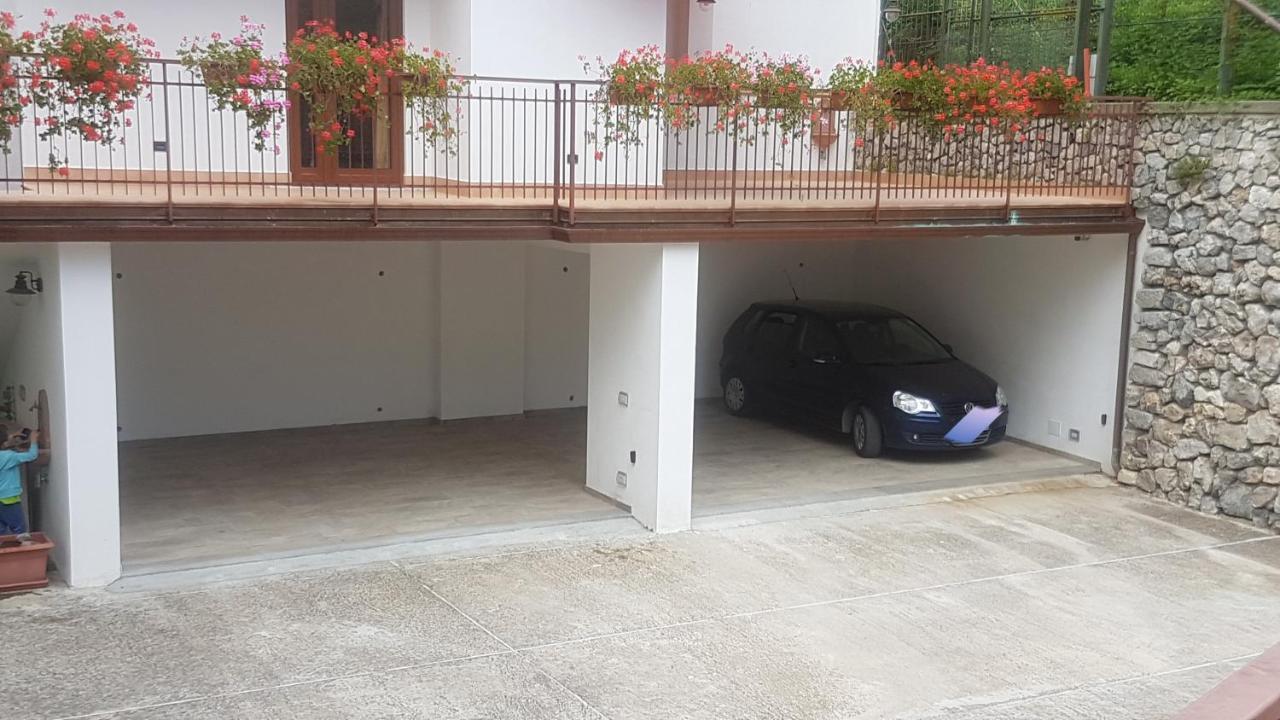 Casa Vacanza Xenia Аджерола Экстерьер фото
